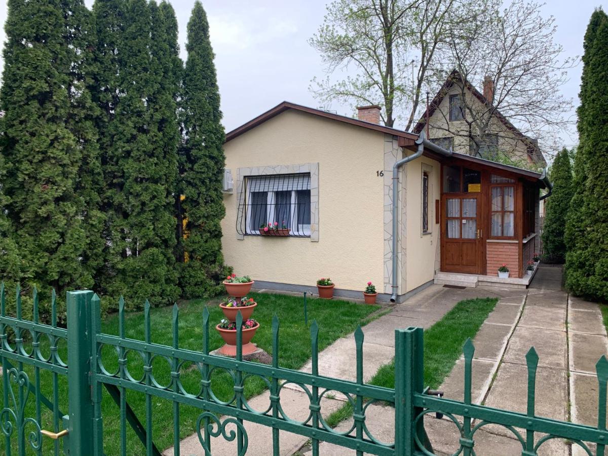 Kisvirag Apartman Hajdúszoboszló Buitenkant foto