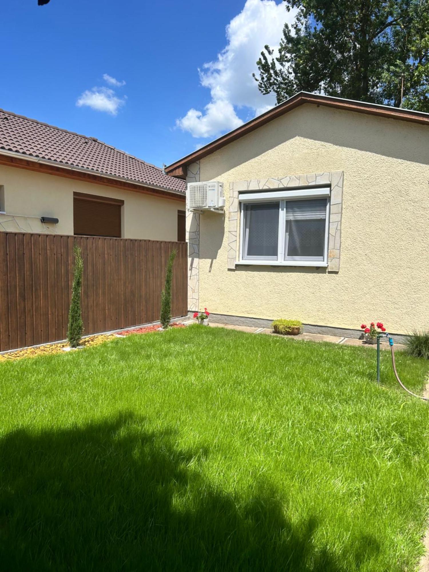 Kisvirag Apartman Hajdúszoboszló Buitenkant foto